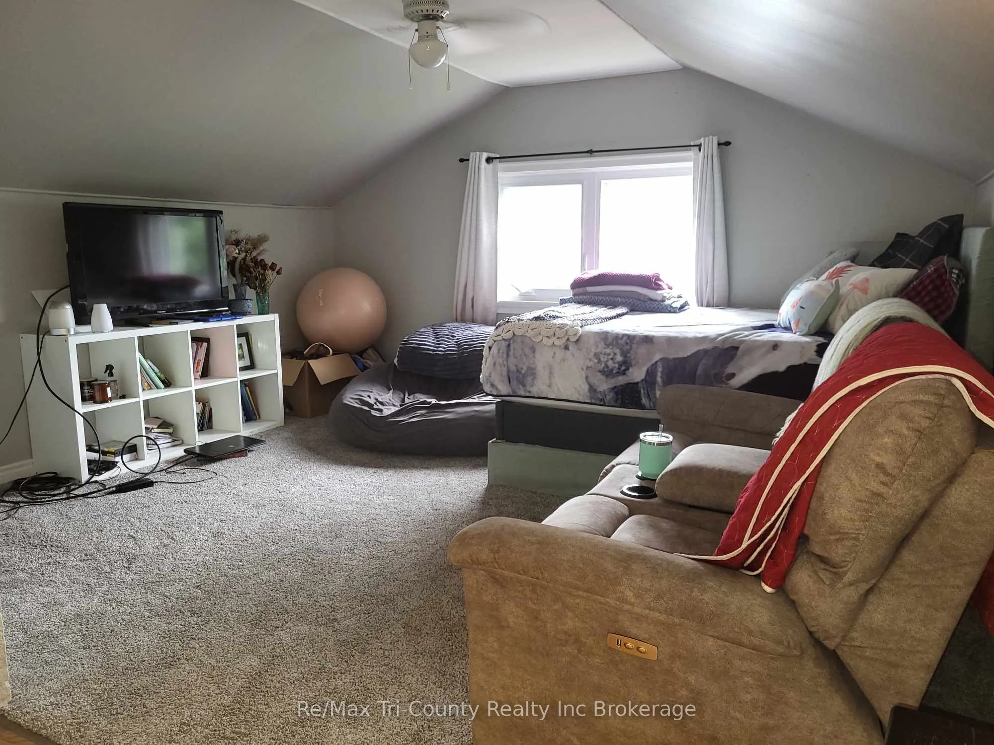 16 DELEVAN Crescent