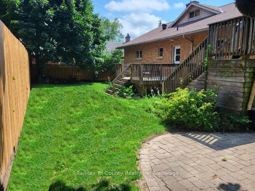 16 DELEVAN Crescent