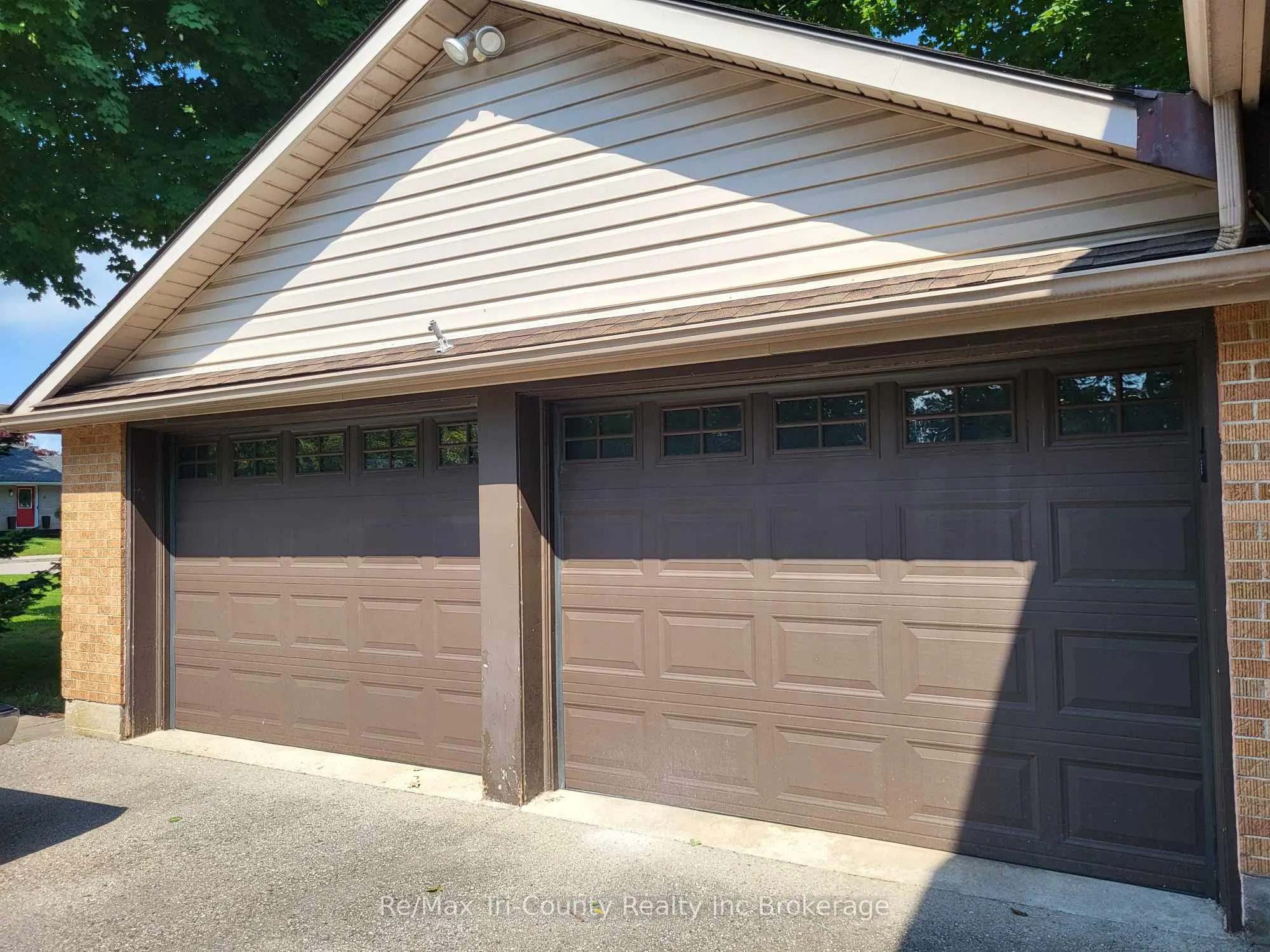 16 DELEVAN Crescent