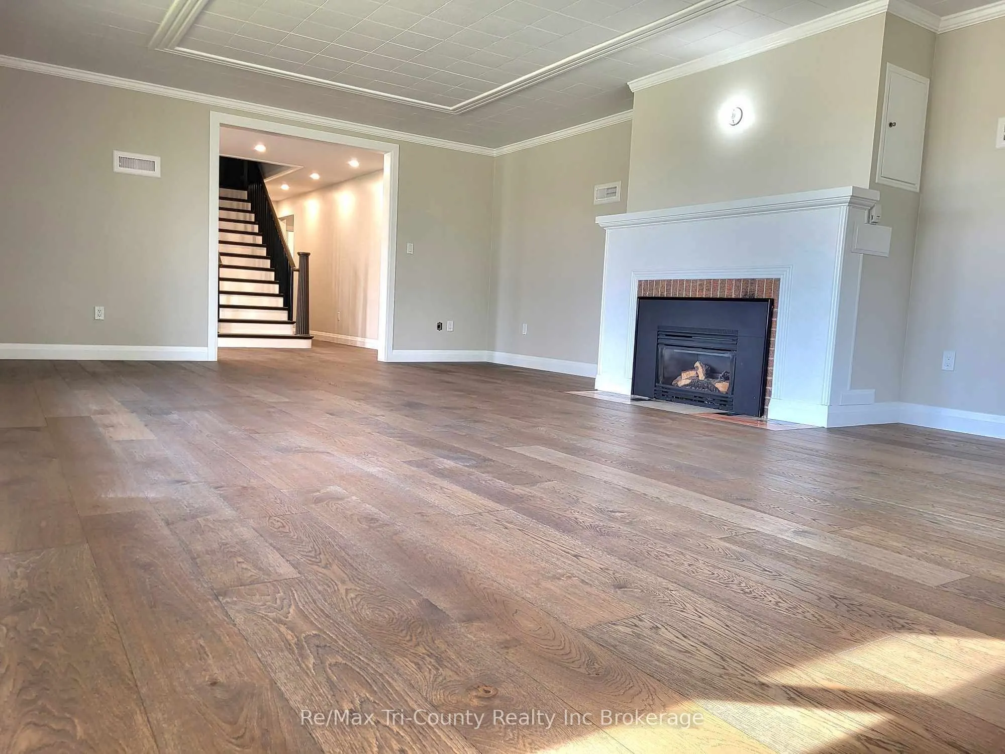 16 DELEVAN Crescent