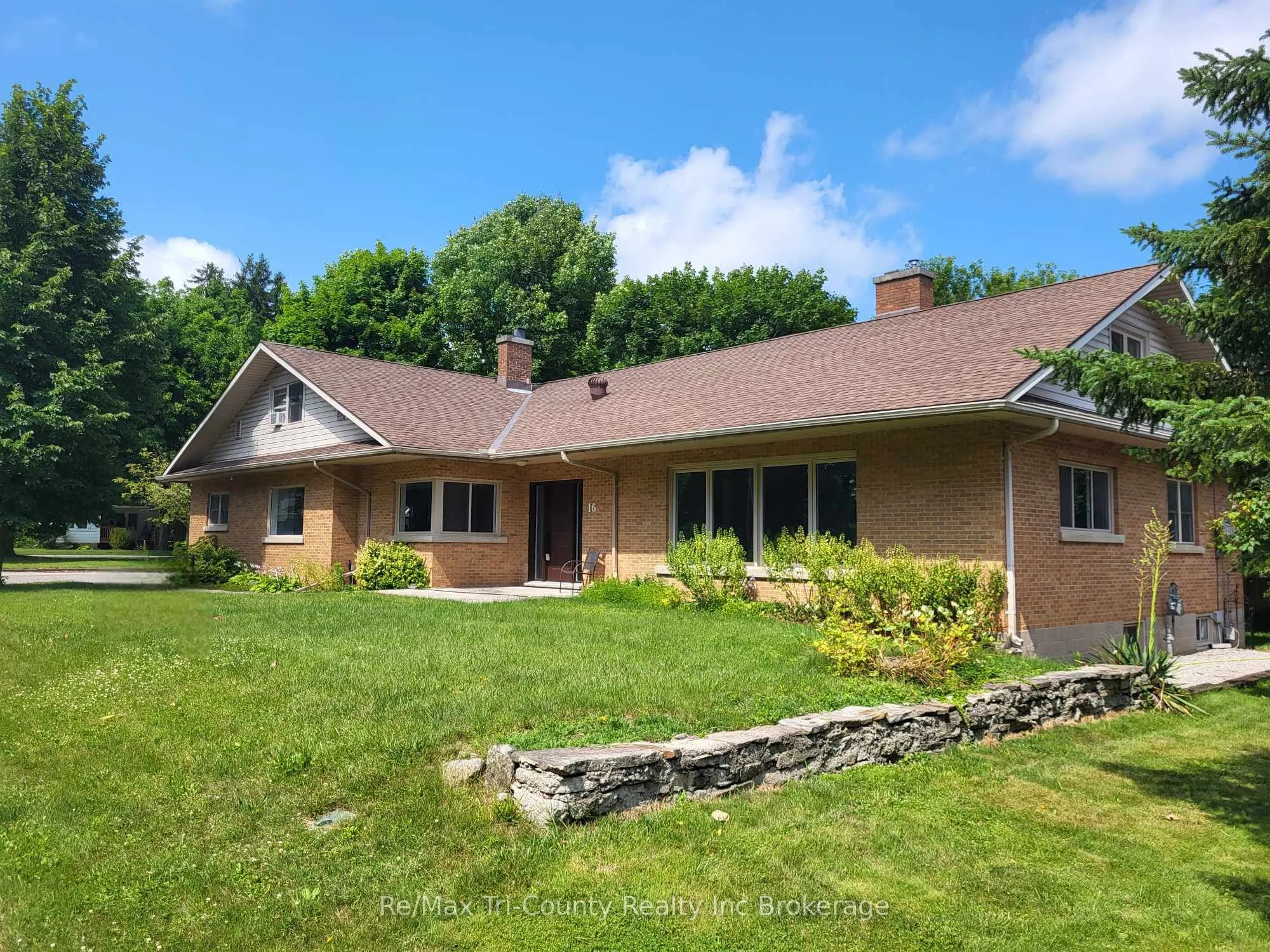 16 DELEVAN Crescent