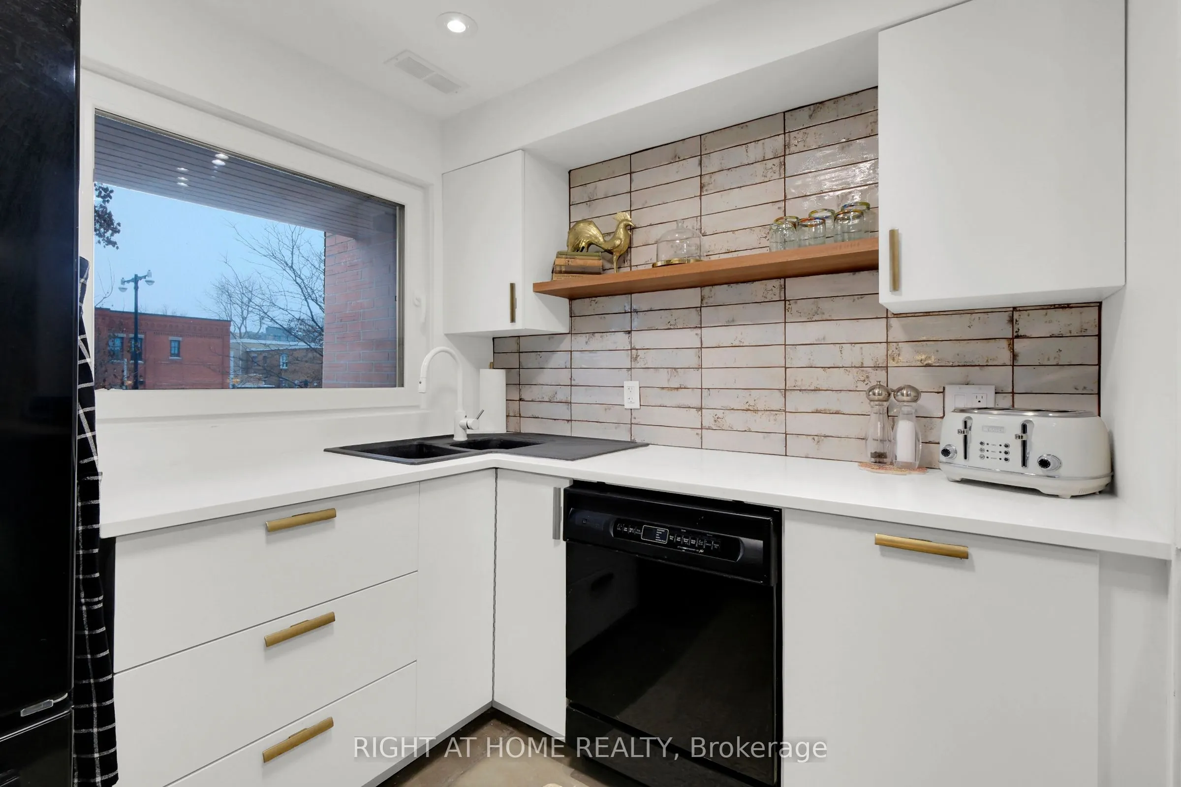 251 Bruyere Street, #18