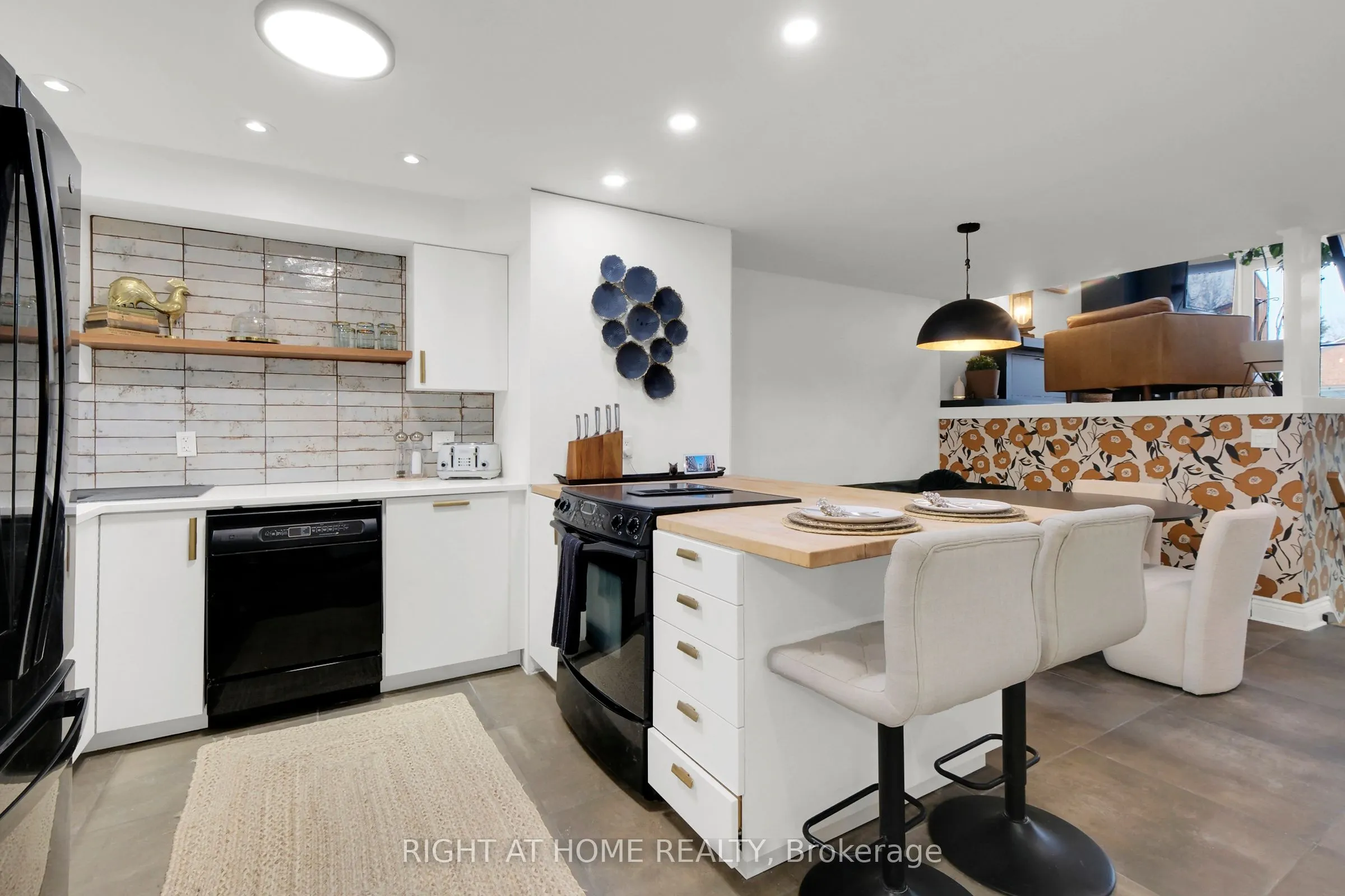 251 Bruyere Street, #18
