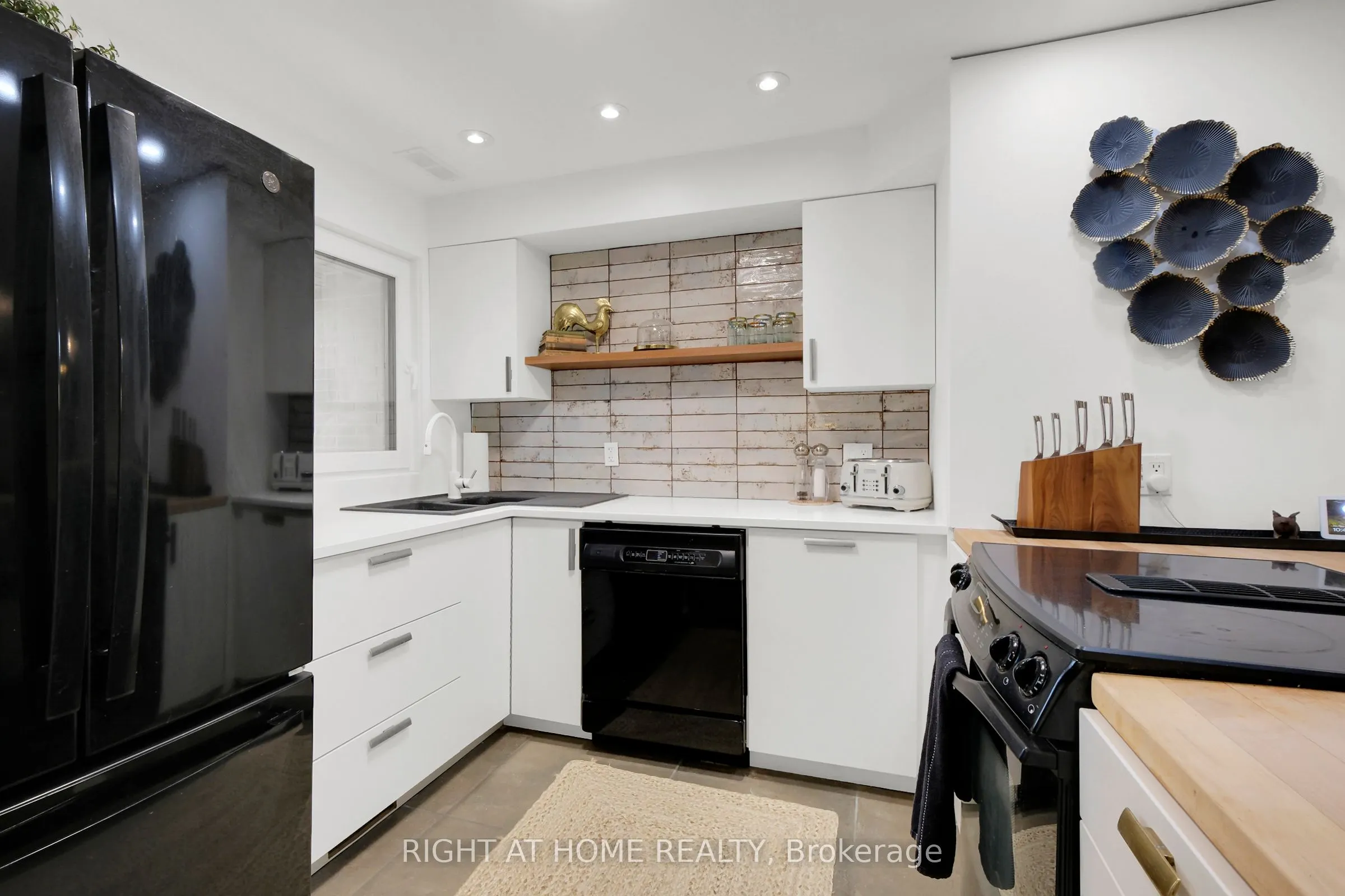 251 Bruyere Street, #18