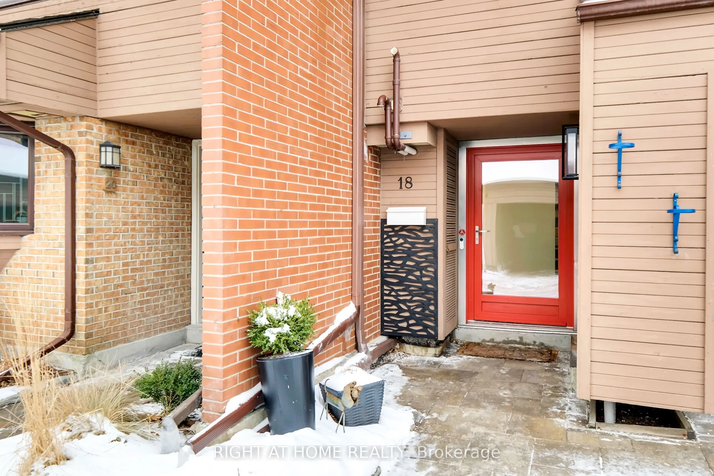 251 Bruyere Street, #18