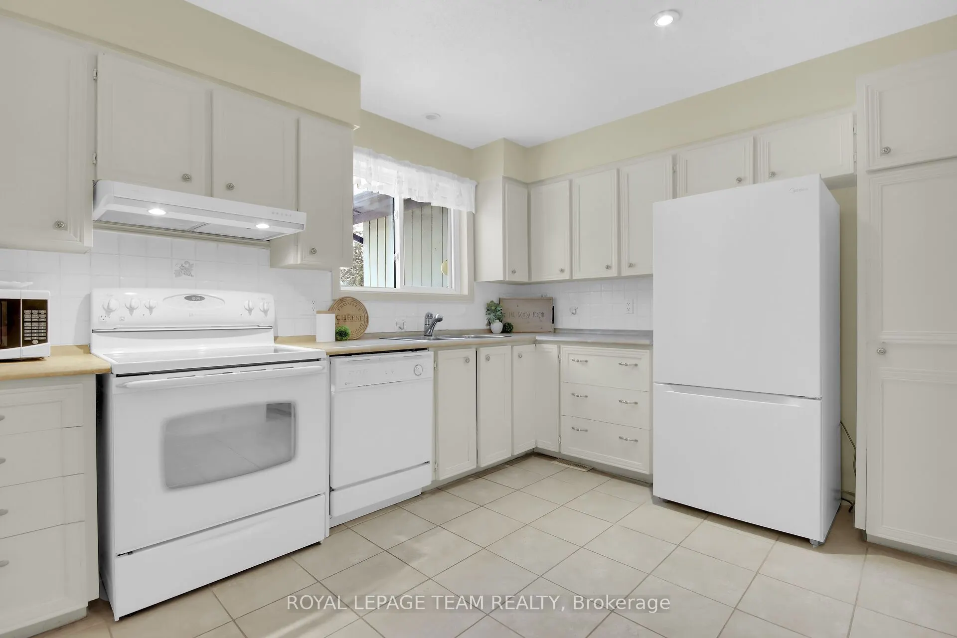 6 Meadowmist Court, #12