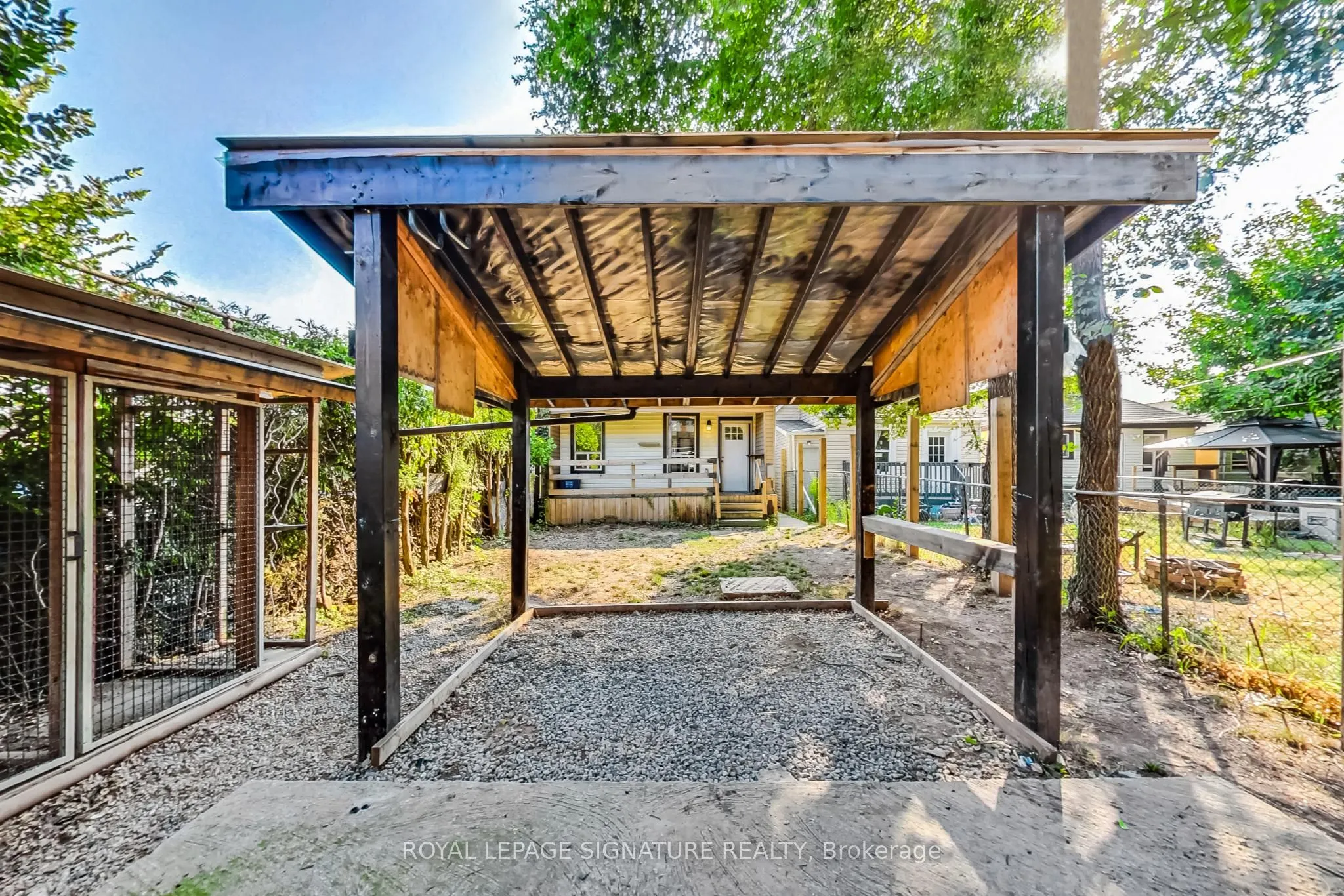 1383 Cannon Street E