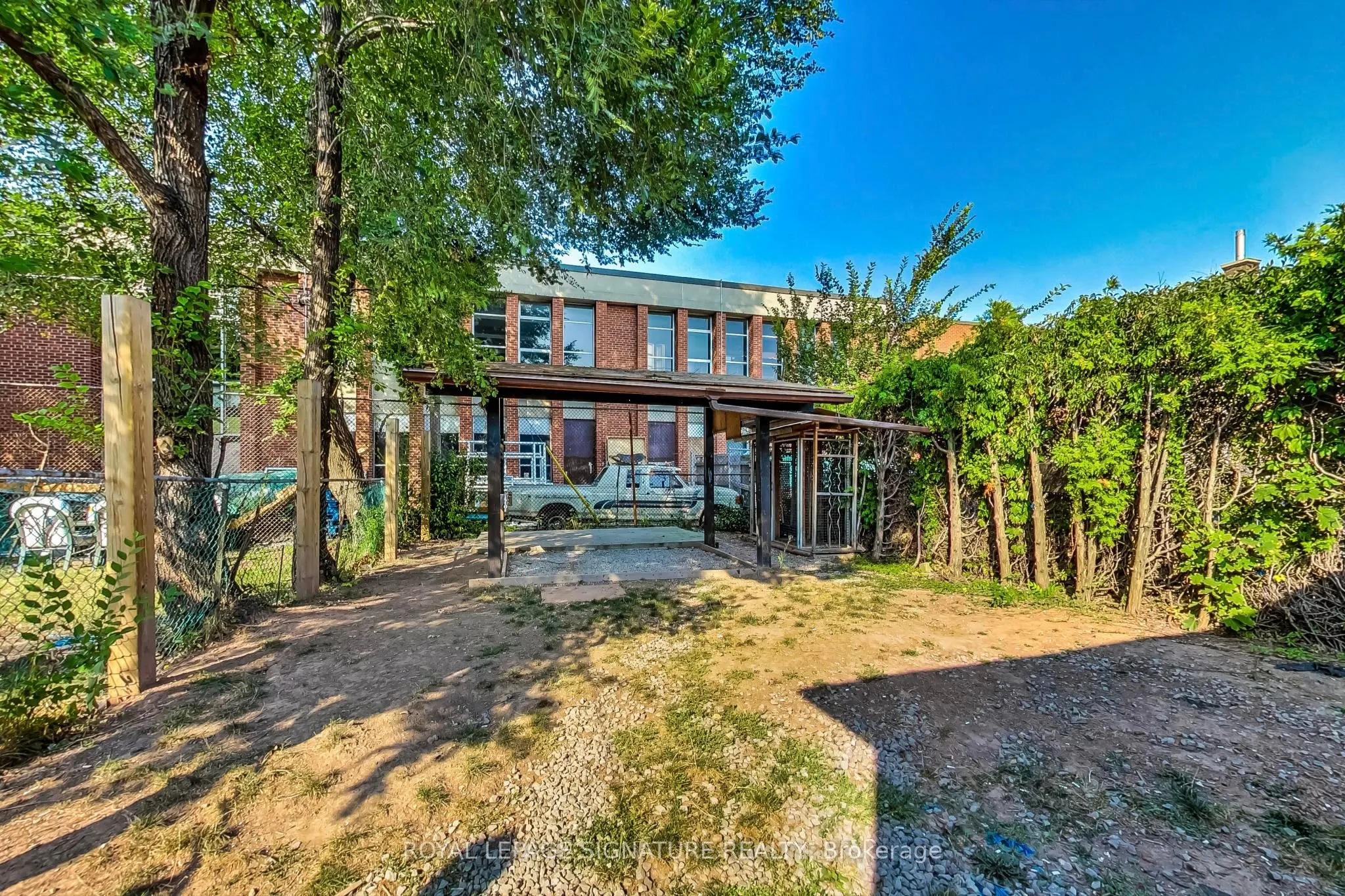 1383 Cannon Street E