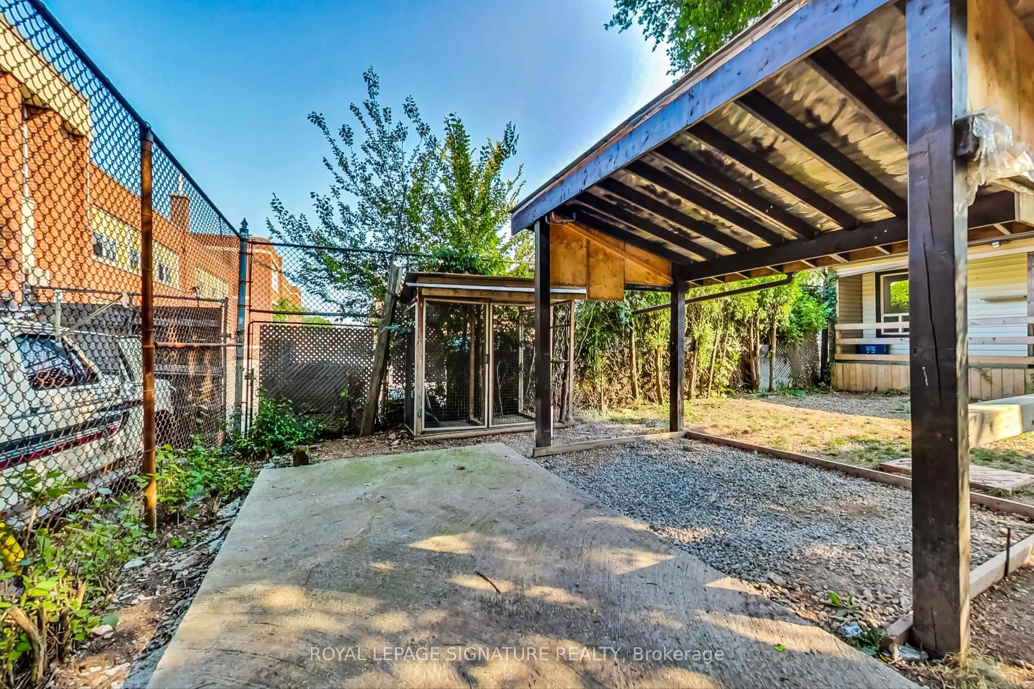 1383 Cannon Street E