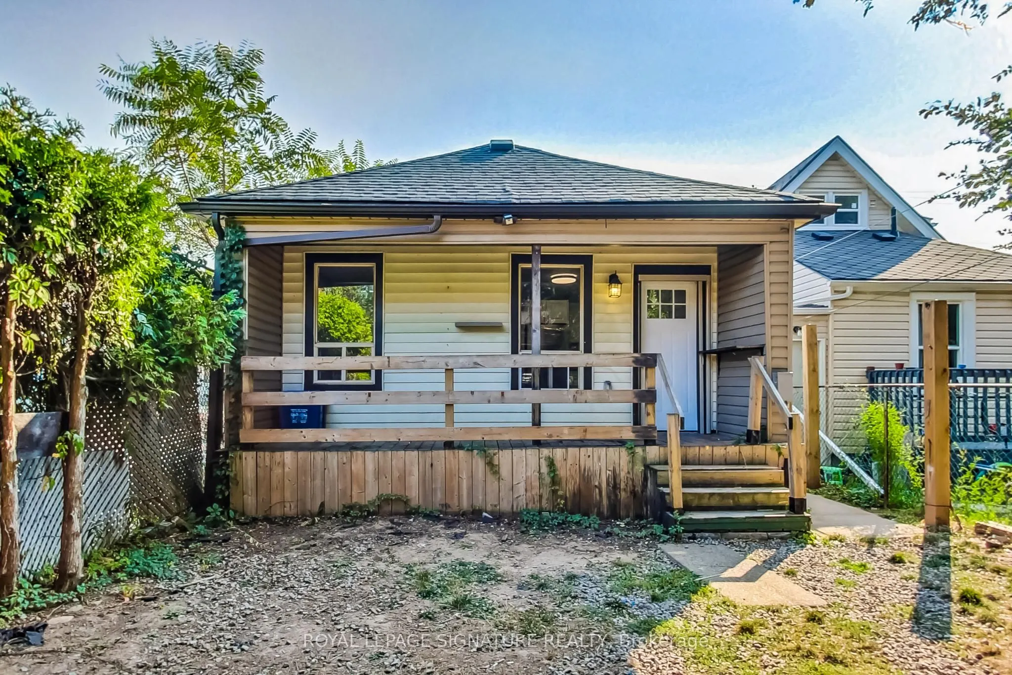 1383 Cannon Street E