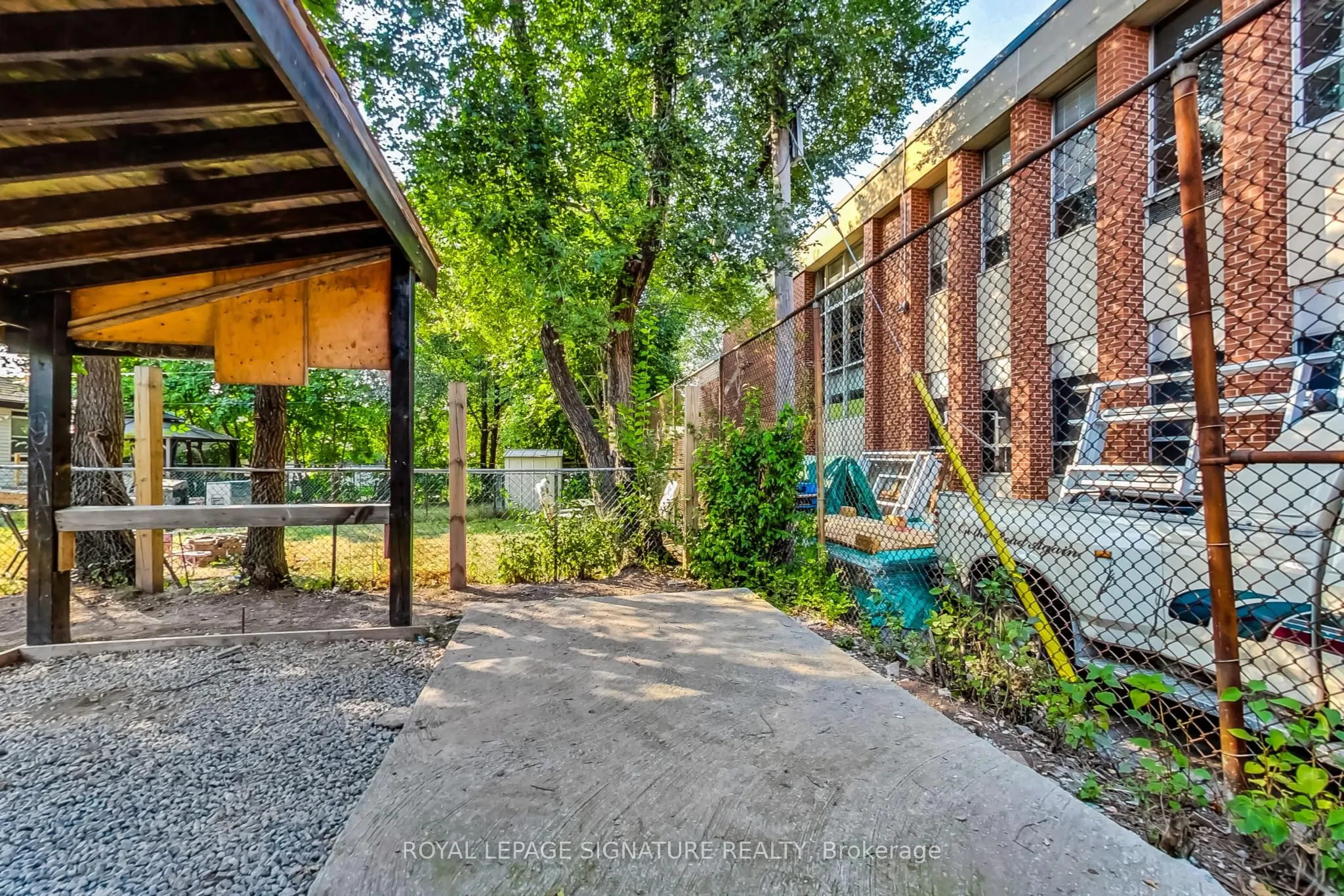 1383 Cannon Street E
