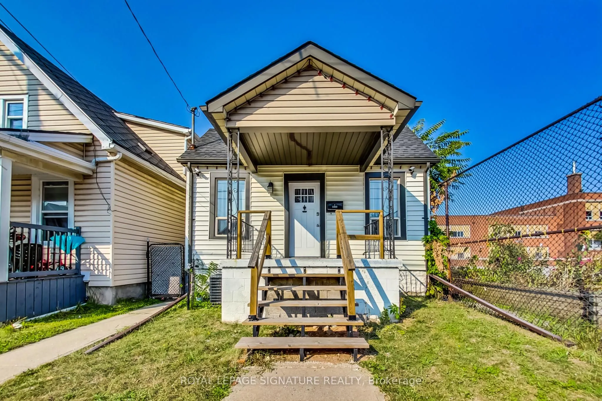 1383 Cannon Street E