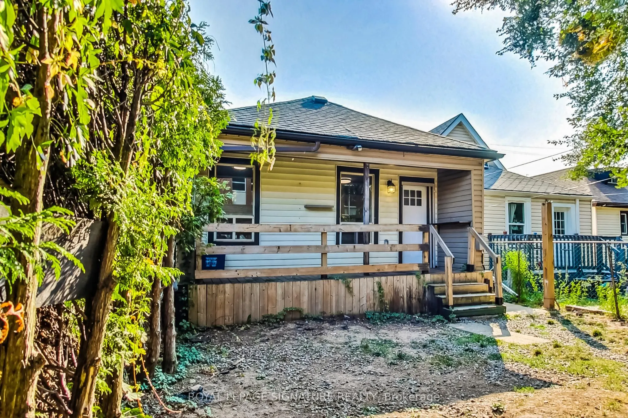 1383 Cannon Street E