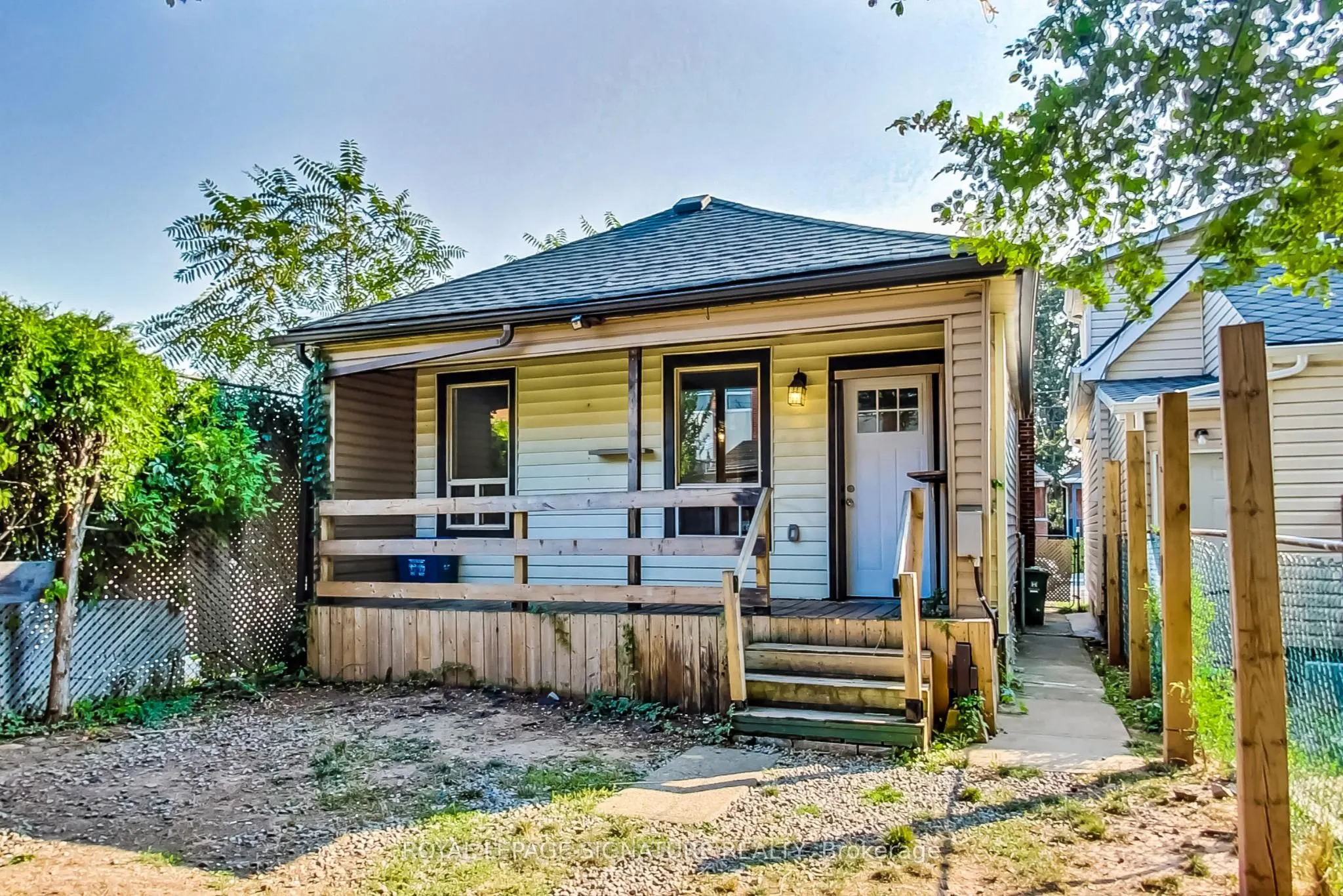 1383 Cannon Street E