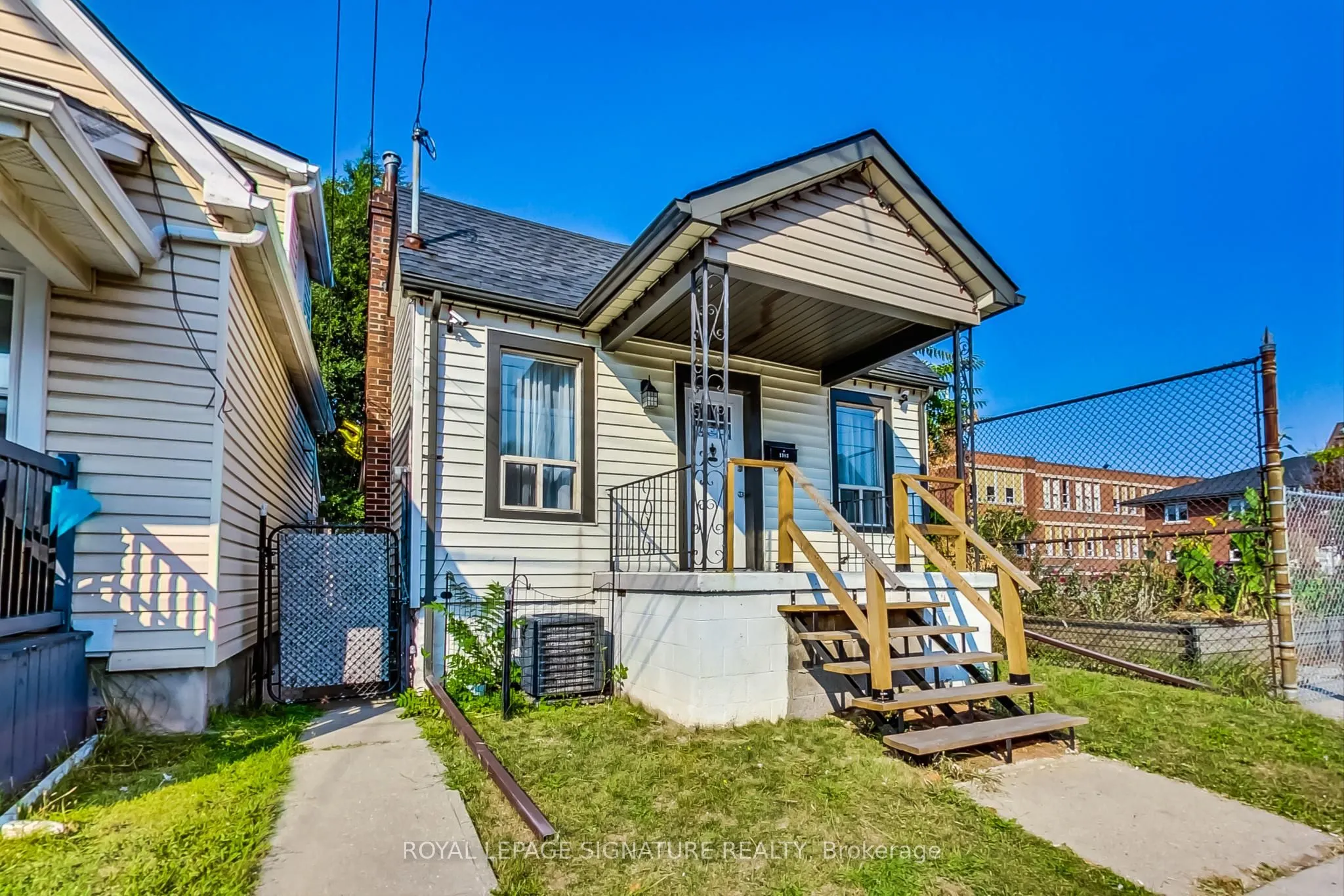 1383 Cannon Street E