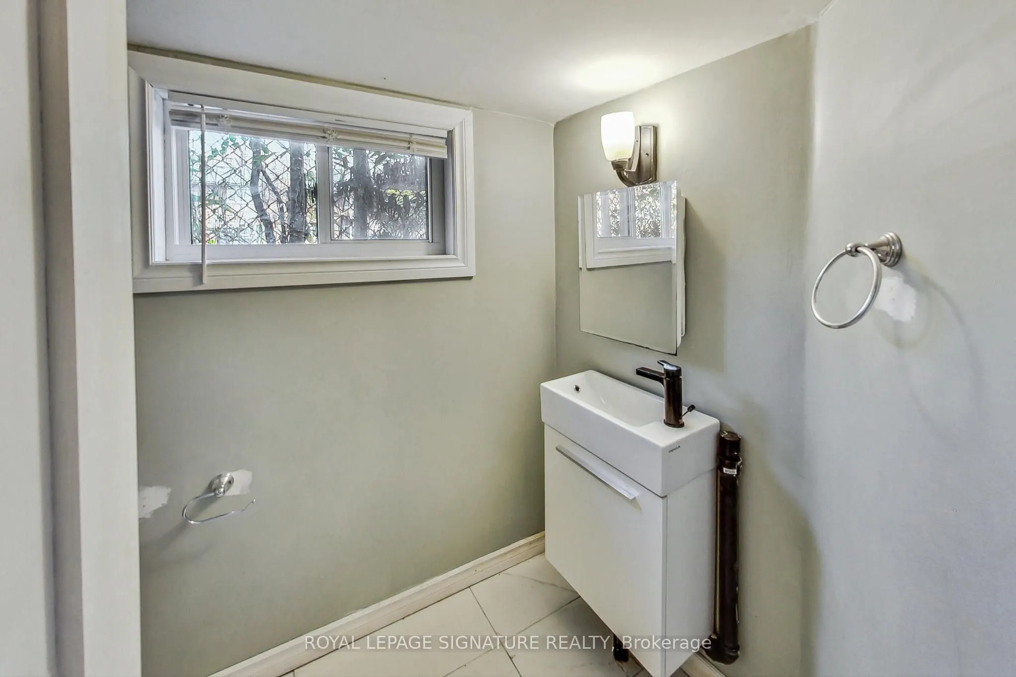 1383 Cannon Street E