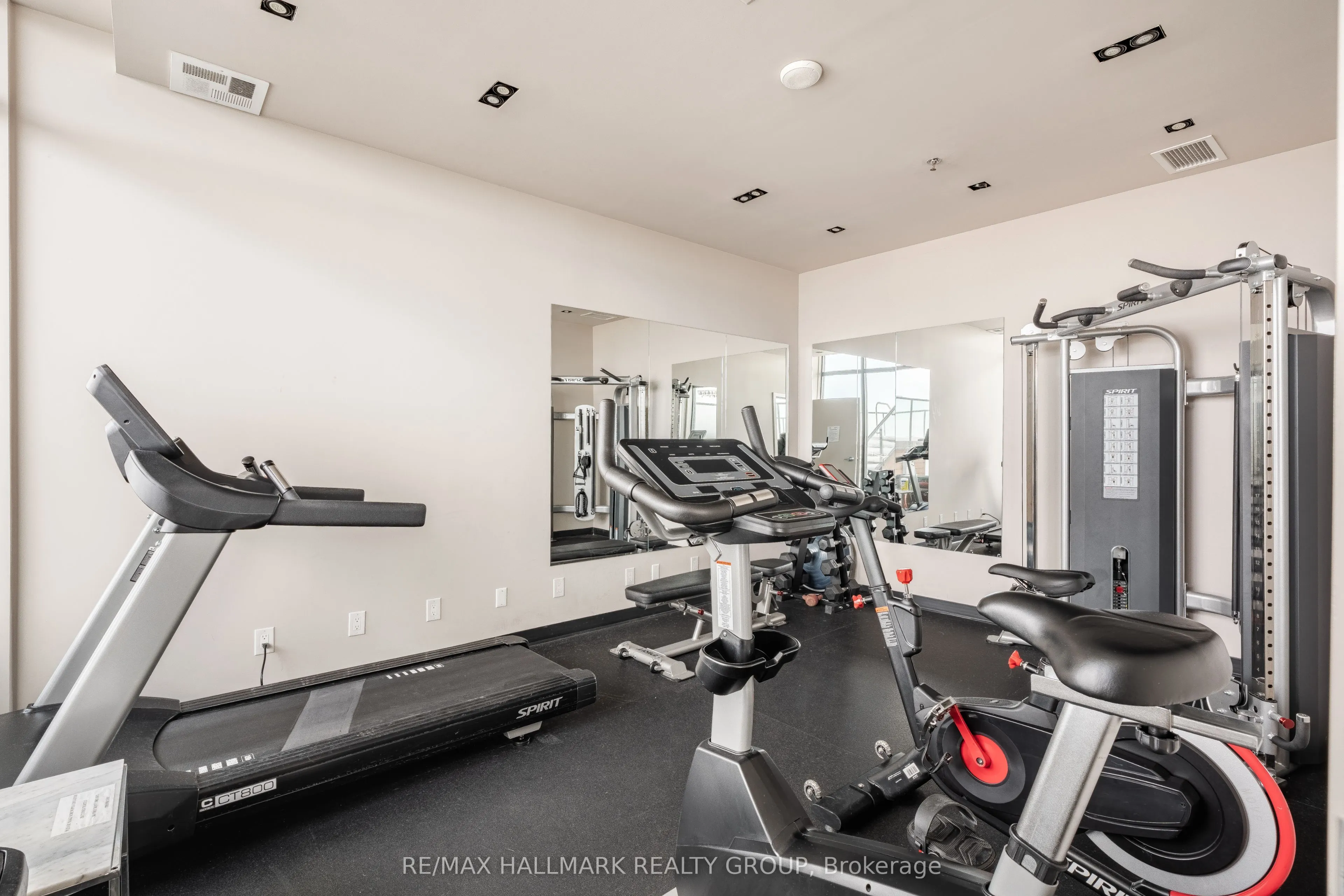 203 Catherine Street W #710