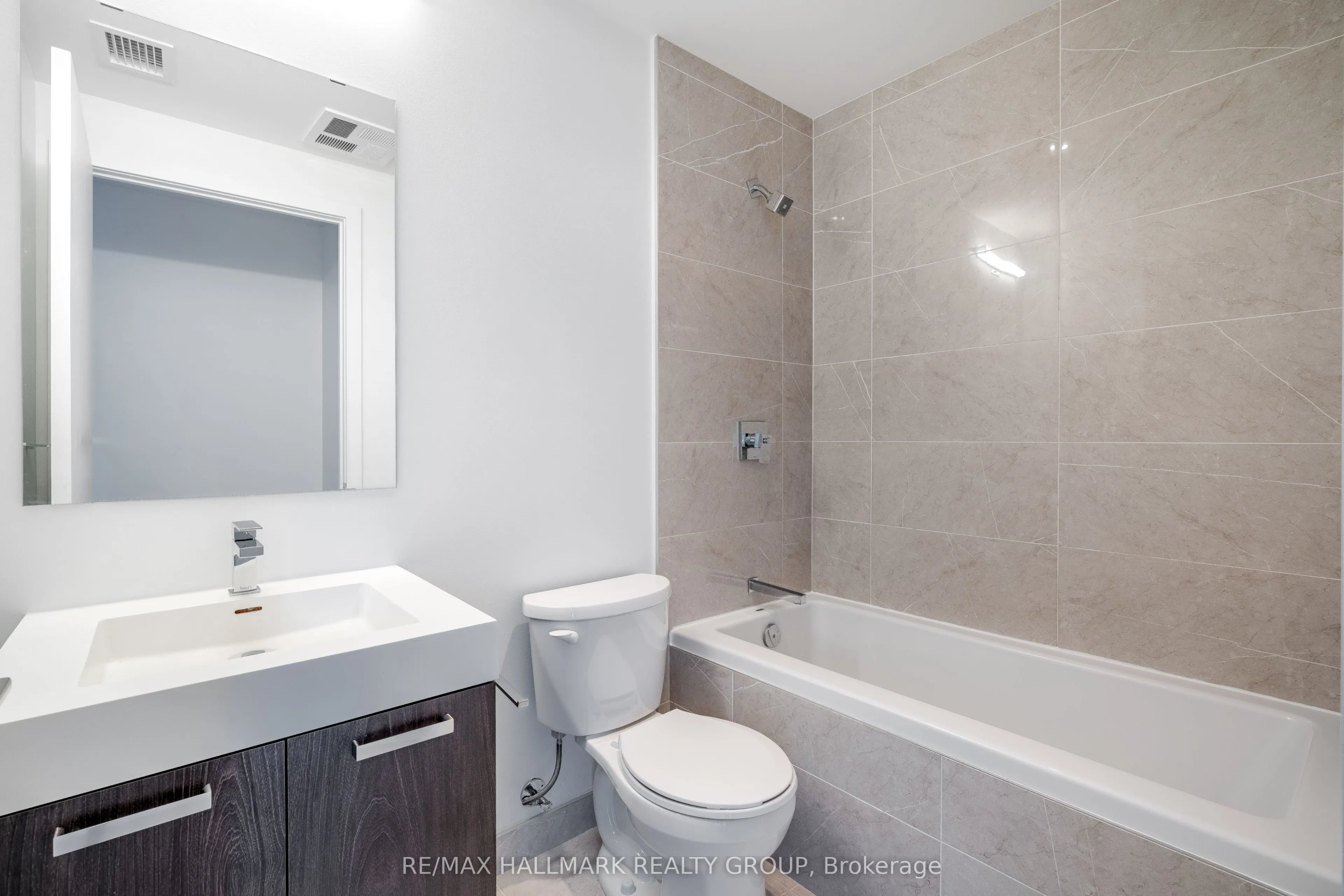 203 Catherine Street W #710