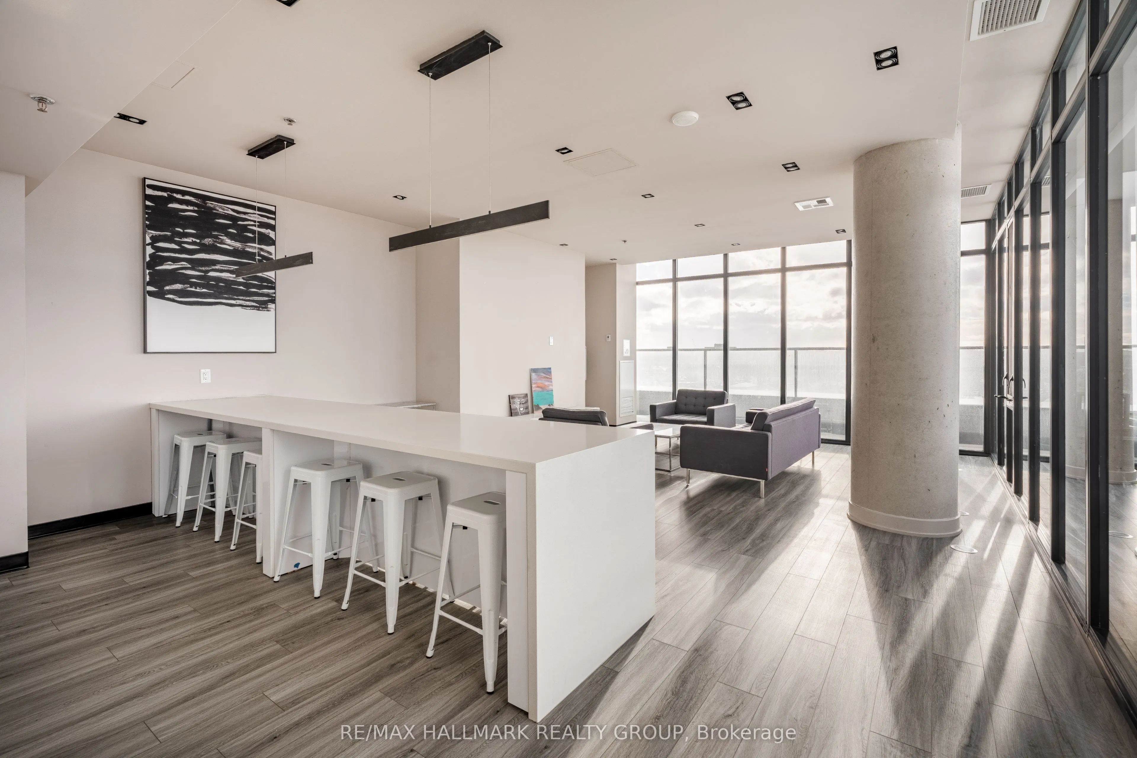 203 Catherine Street W #710