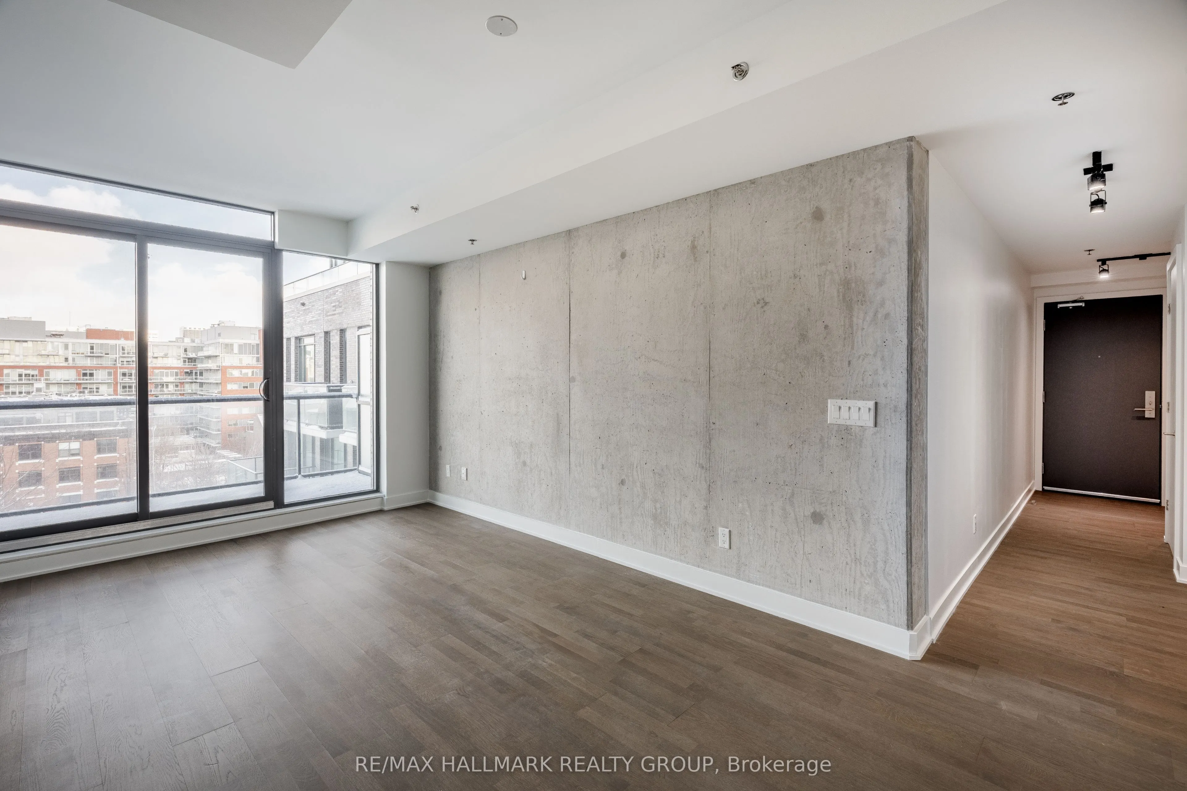 203 Catherine Street W #710