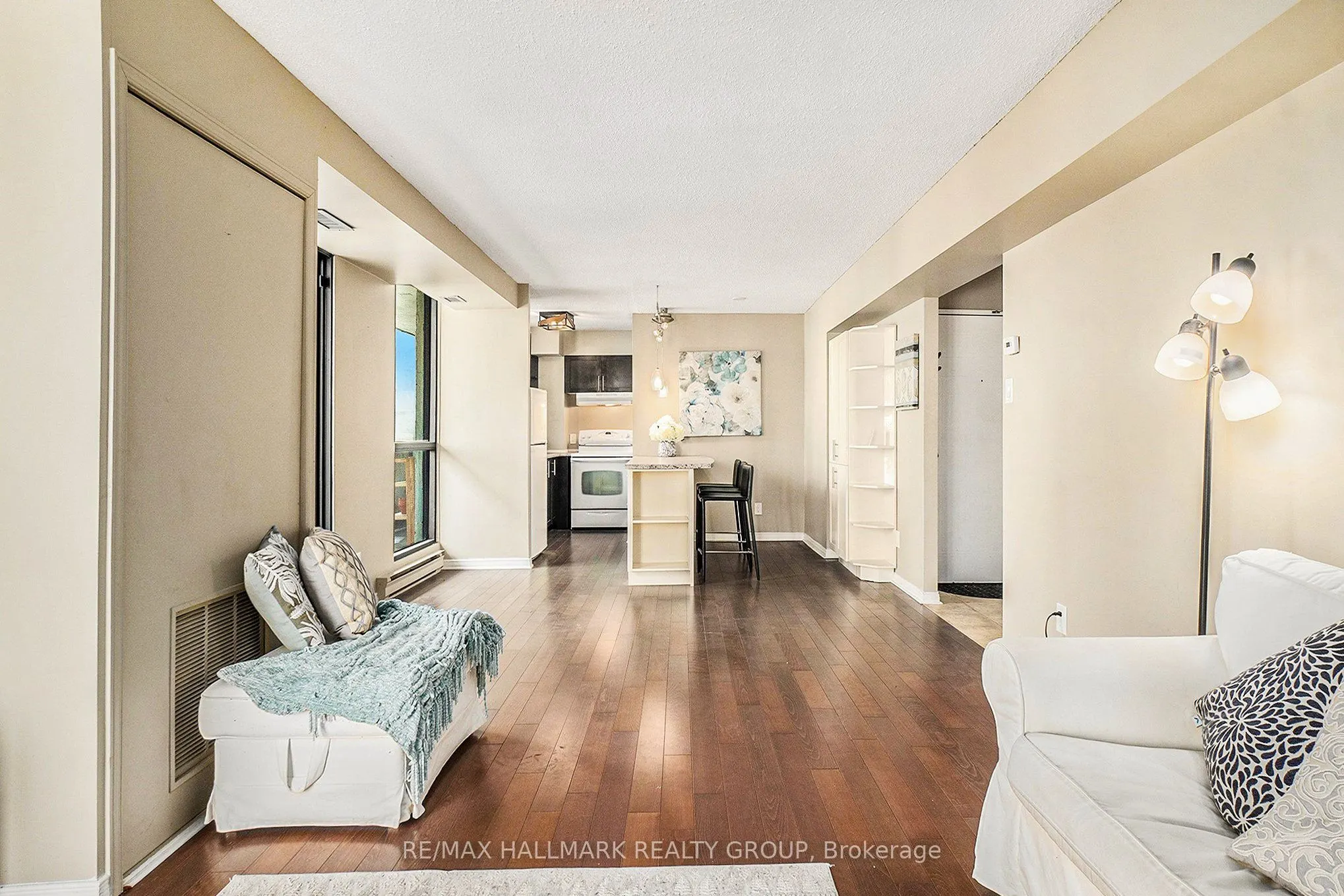 200 Bay Street #1102