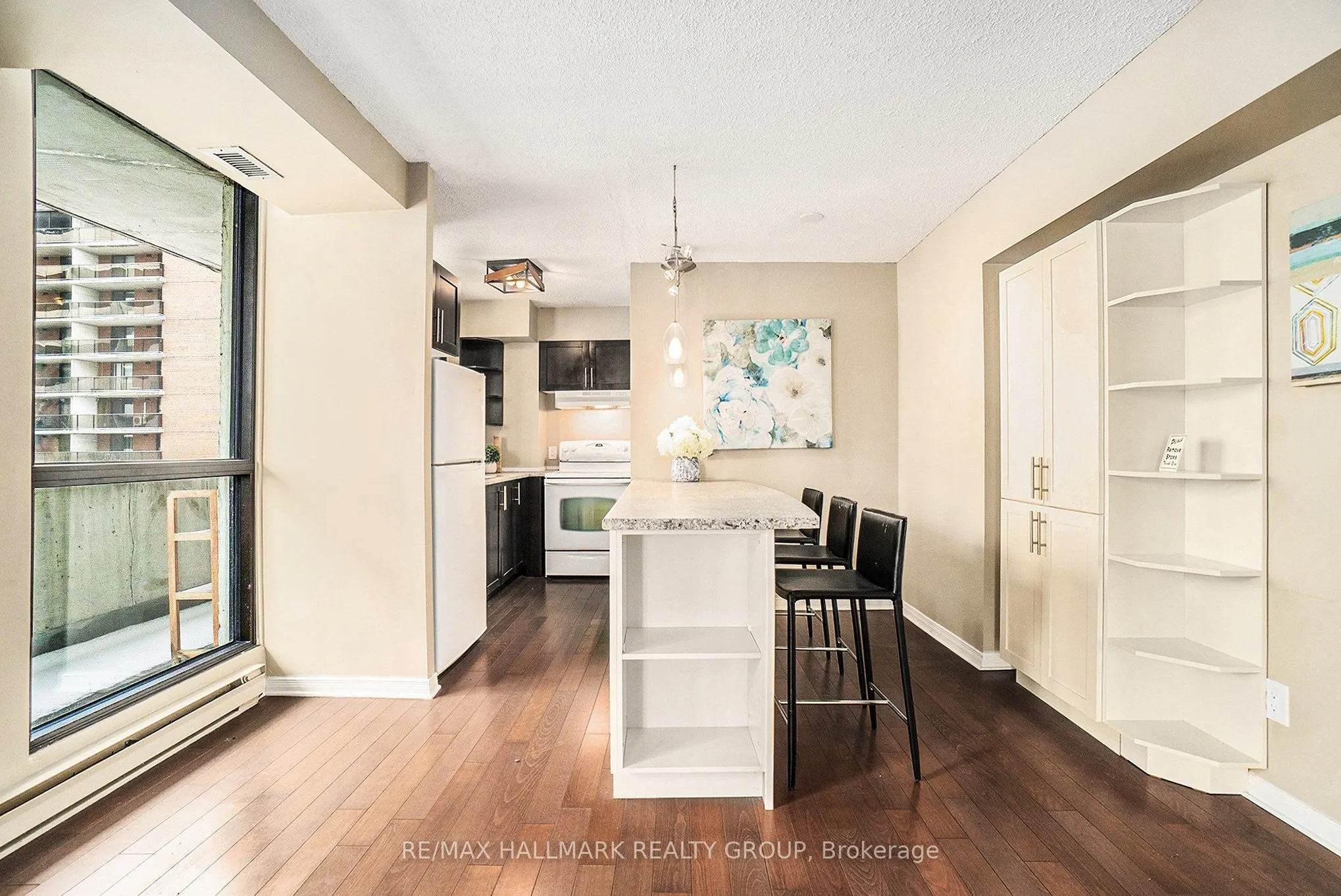 200 Bay Street #1102