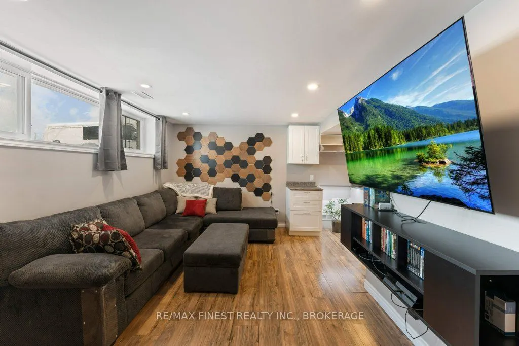 111 Manitou Crescent