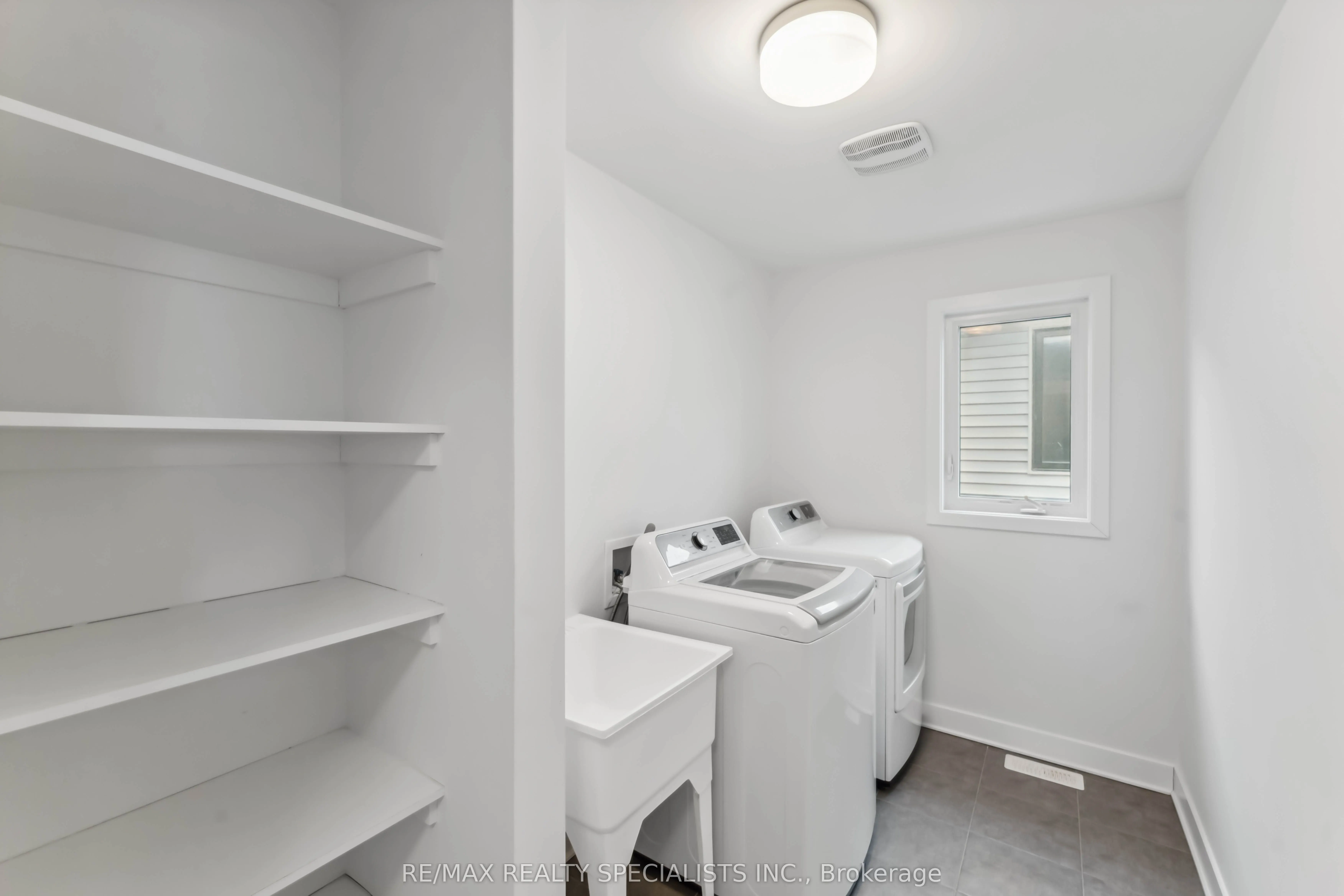 274 Turnbuckle Crescent