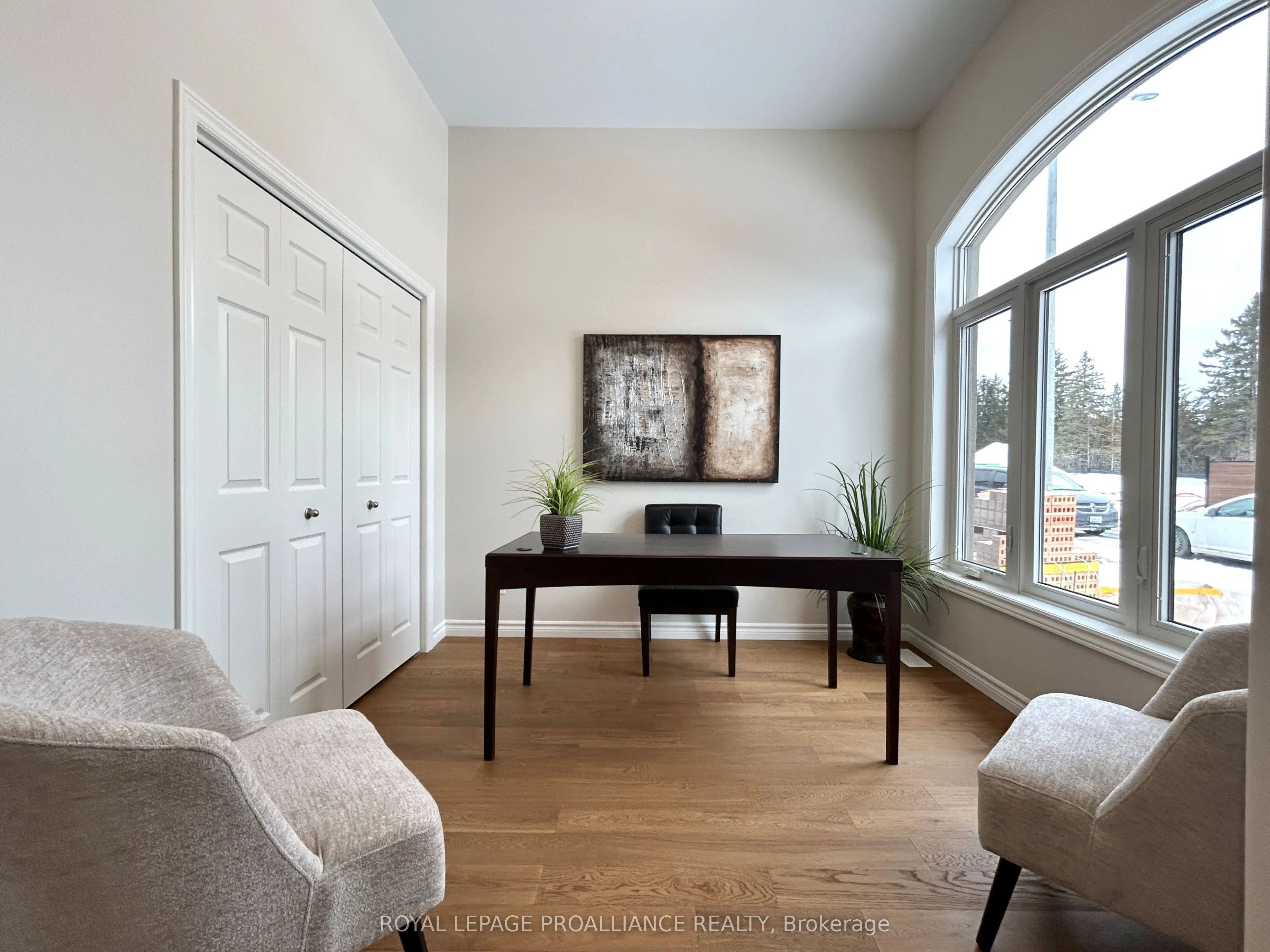99 Cloverleaf Drive, #8