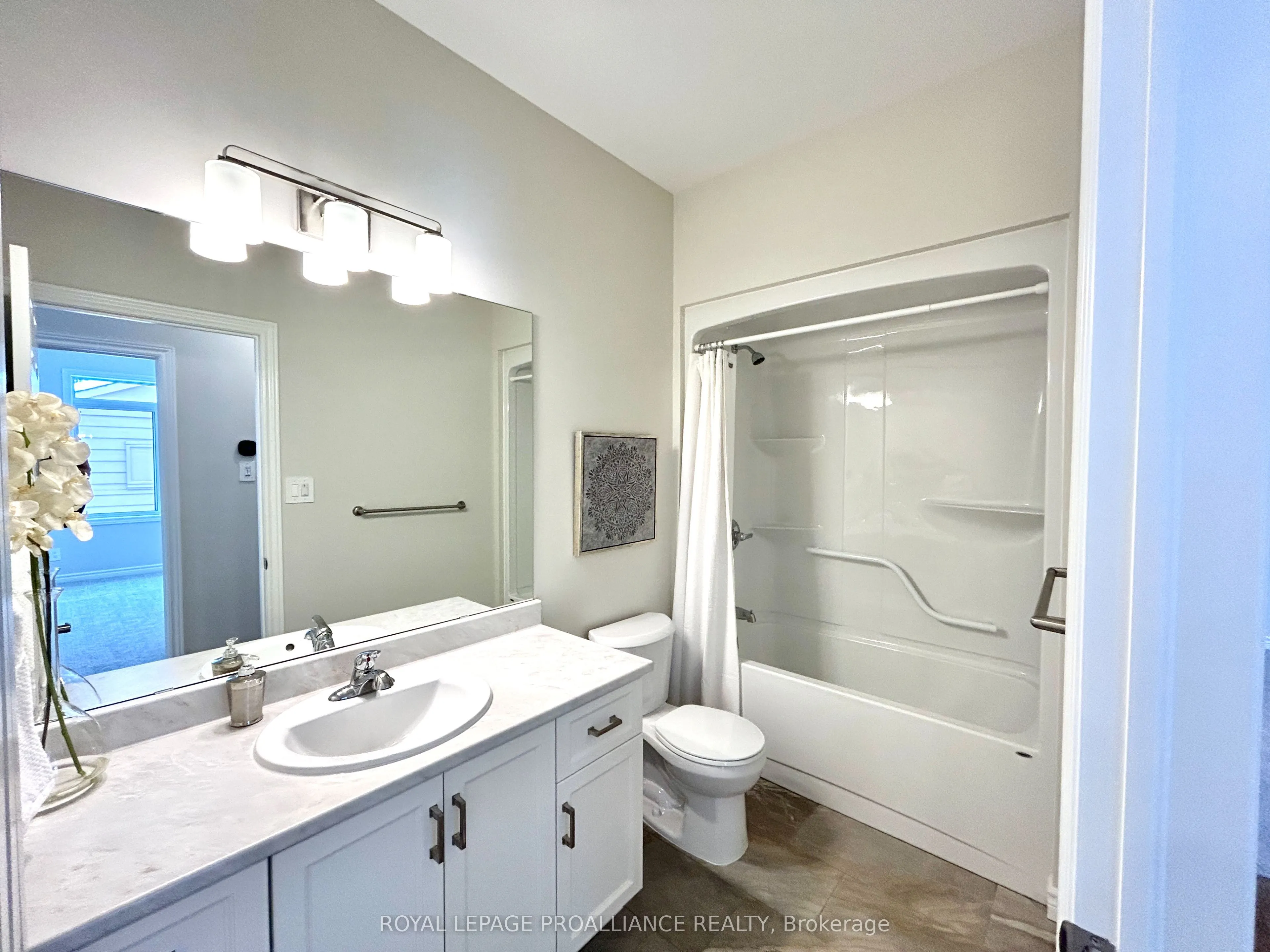 99 Cloverleaf Drive, #8