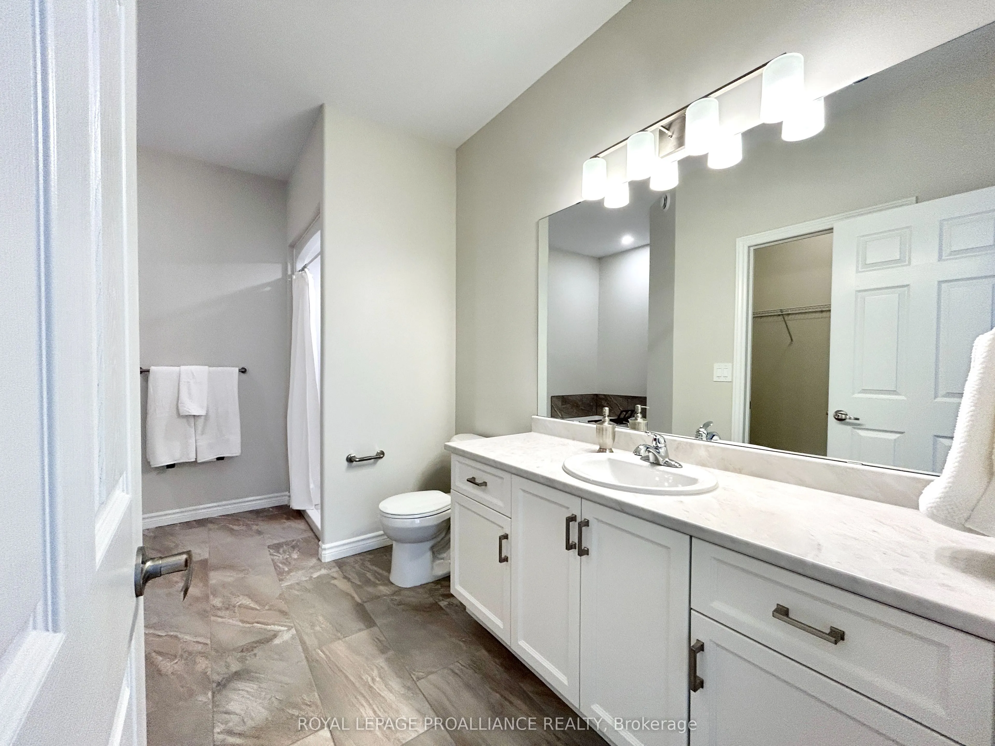 99 Cloverleaf Drive, #8