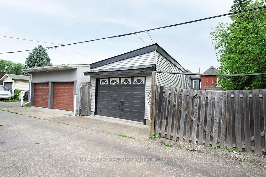161 Oak Avenue
