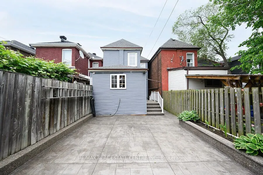 161 Oak Avenue