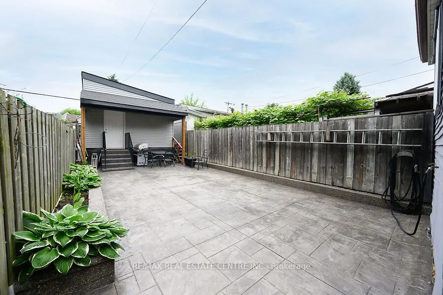 161 Oak Avenue