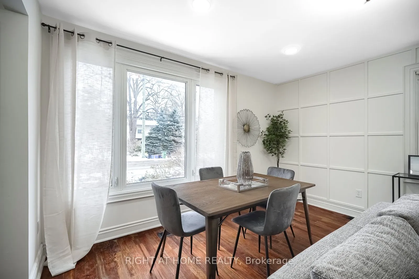 108 King Street E