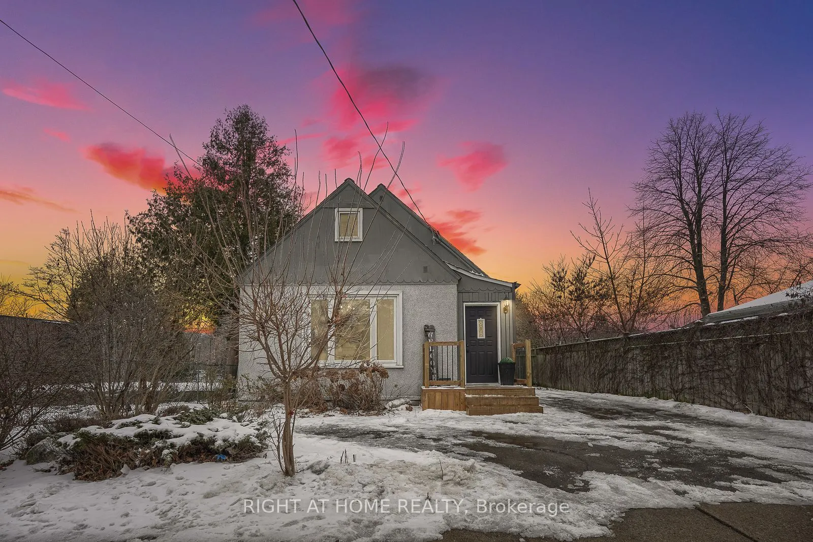 108 King Street E