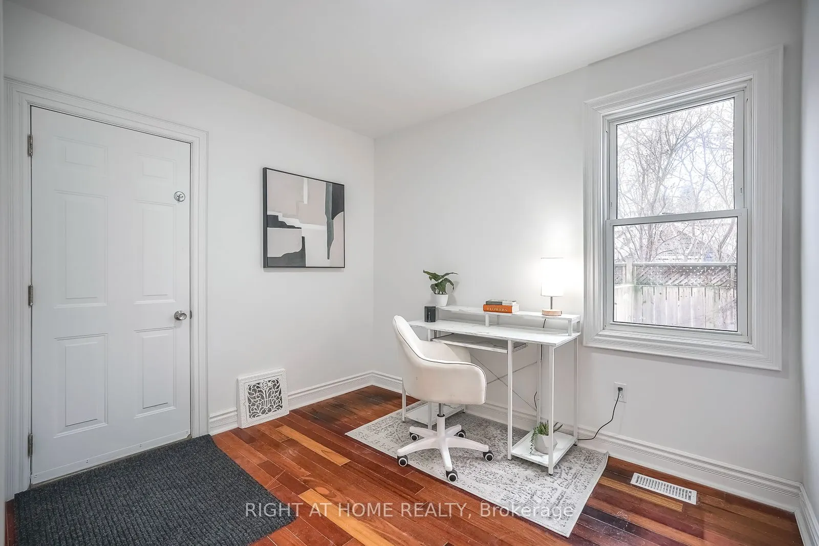 108 King Street E