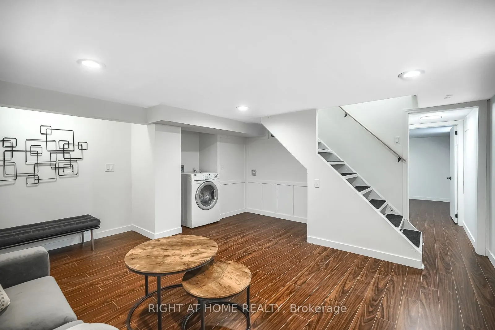 108 King Street E