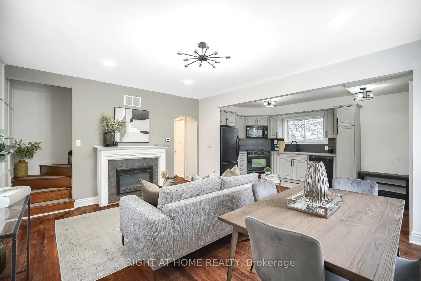 108 King Street E