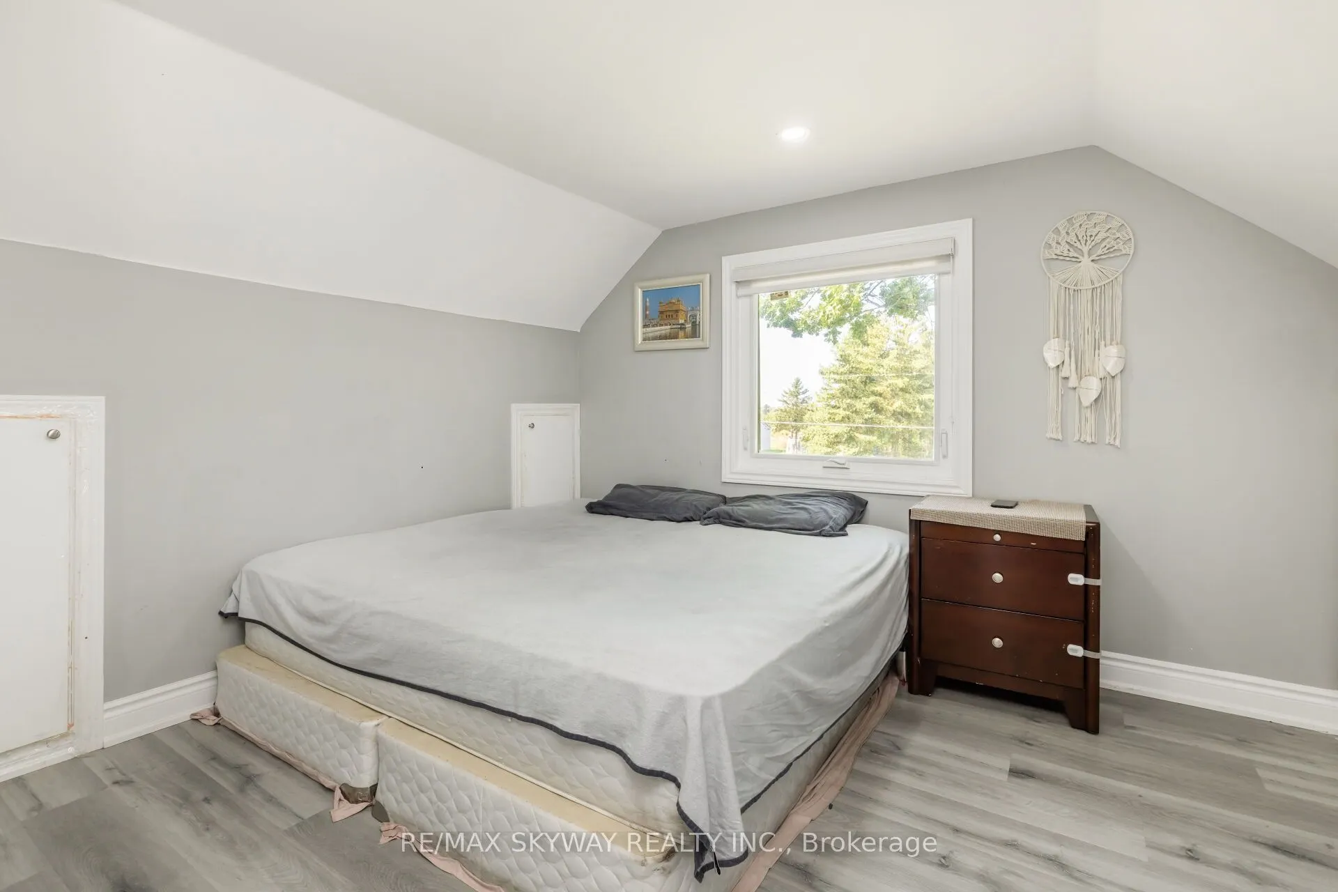 1269 1273 Larkin Road E