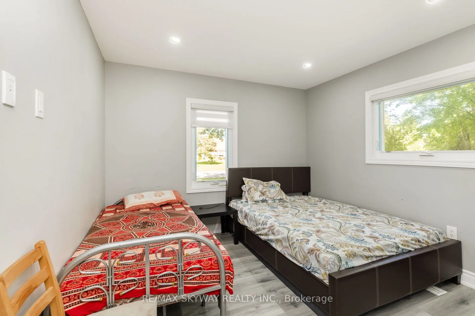 1269 1273 Larkin Road E