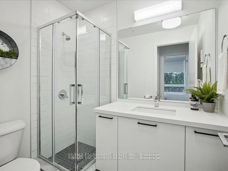 479 Charlton Avenue E, #204