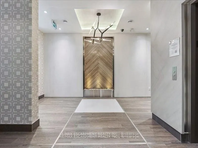 479 Charlton Avenue E, #204