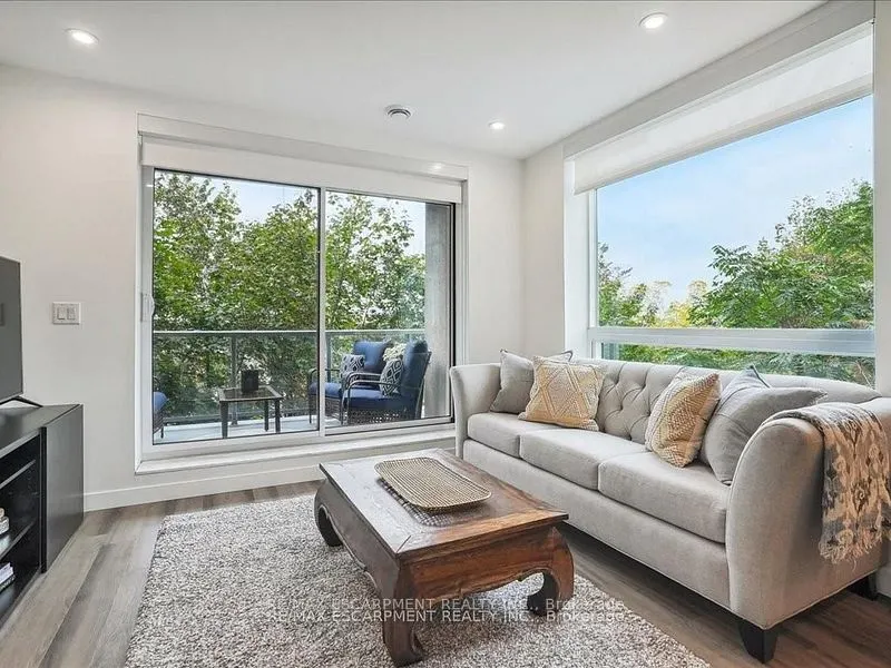 479 Charlton Avenue E, #204