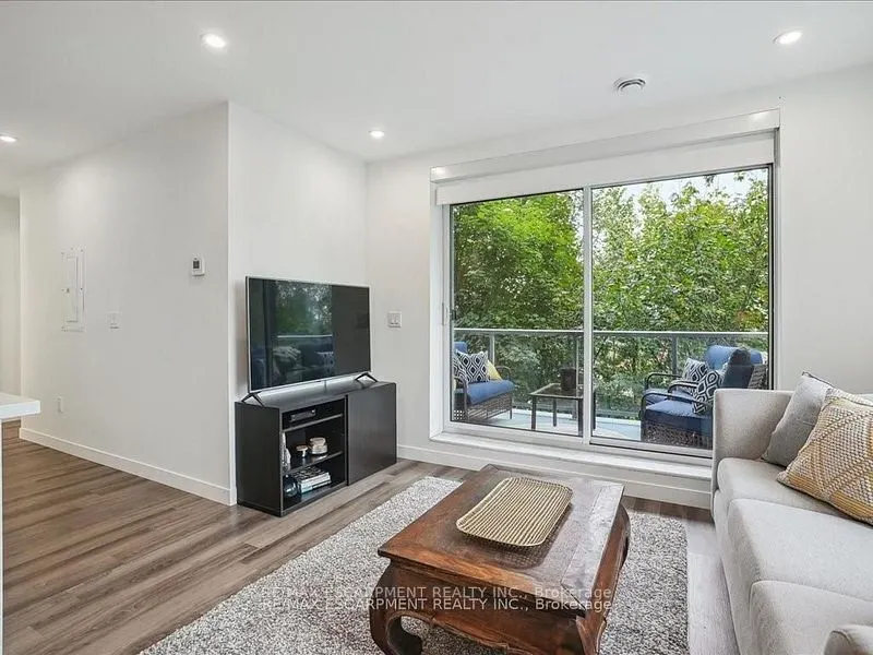 479 Charlton Avenue E, #204