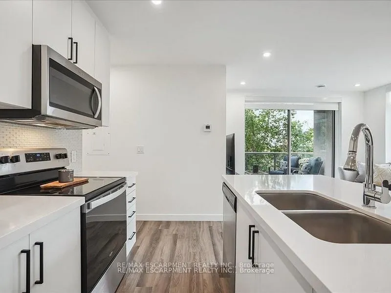 479 Charlton Avenue E, #204