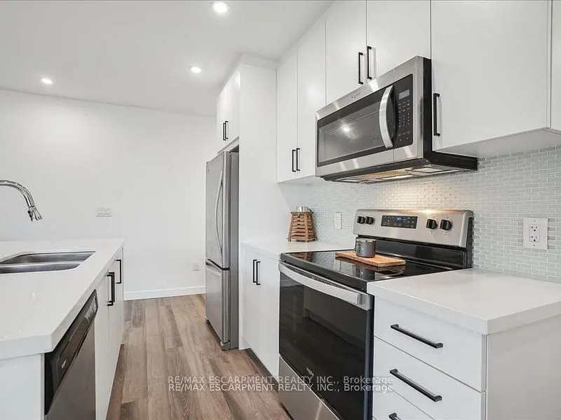 479 Charlton Avenue E, #204