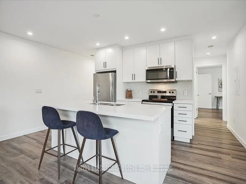 479 Charlton Avenue E, #204