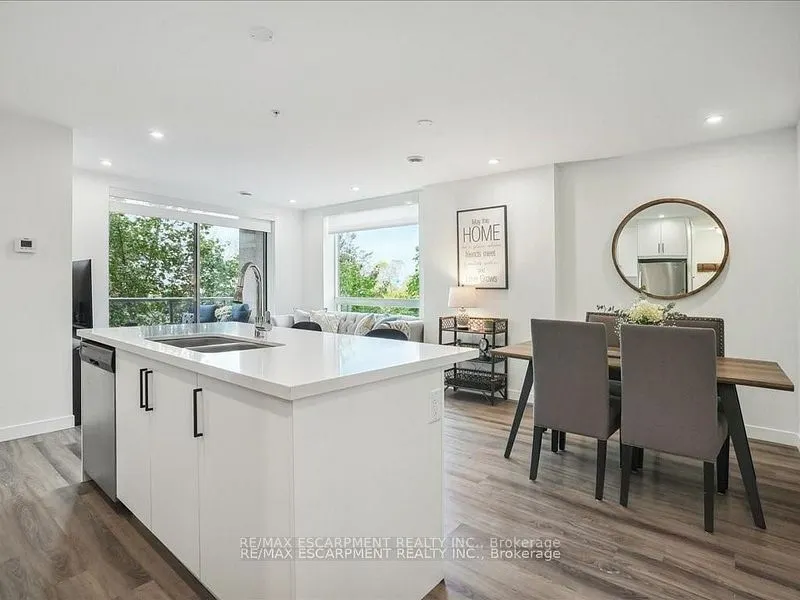 479 Charlton Avenue E, #204