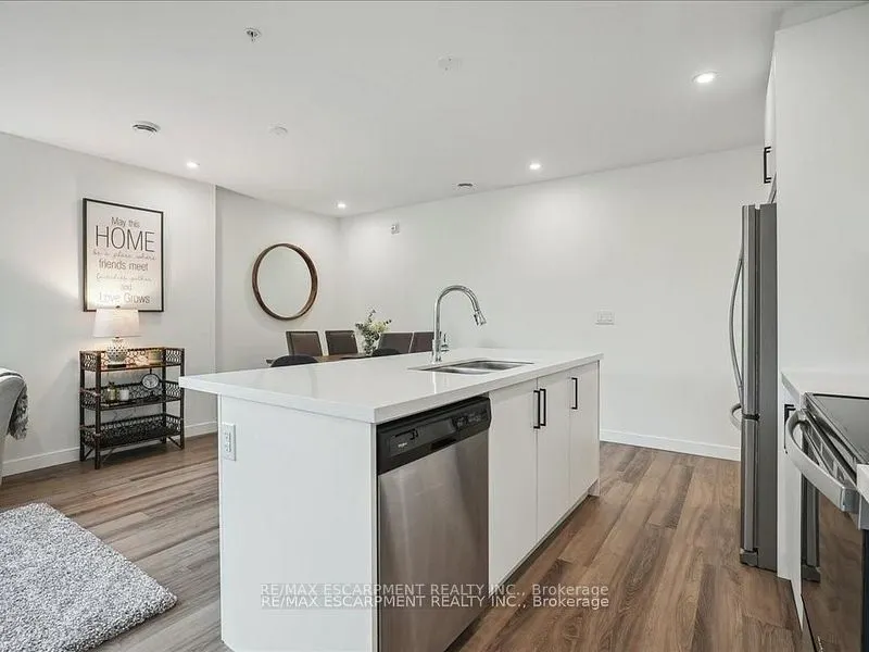 479 Charlton Avenue E, #204